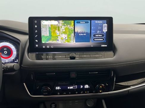 Used 2025 Nissan Rogue SL AWD/4WD image 9