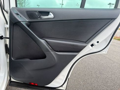 Used 2012 Volkswagen Tiguan SE image 20