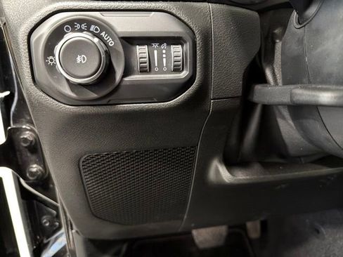 Used 2018 Jeep Wrangler Unlimited Sport S AWD/4WD image 12