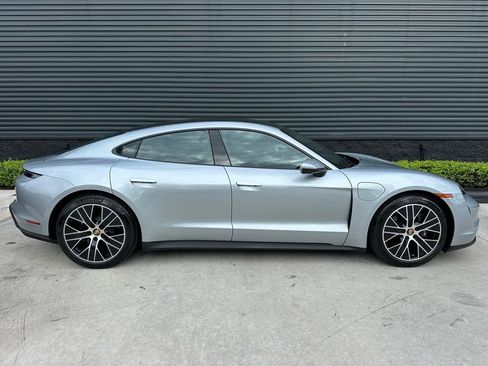 Used 2024 Porsche Taycan image 10