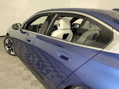 Certified 2024 BMW 530i xDrive w/ Premium Package image 40