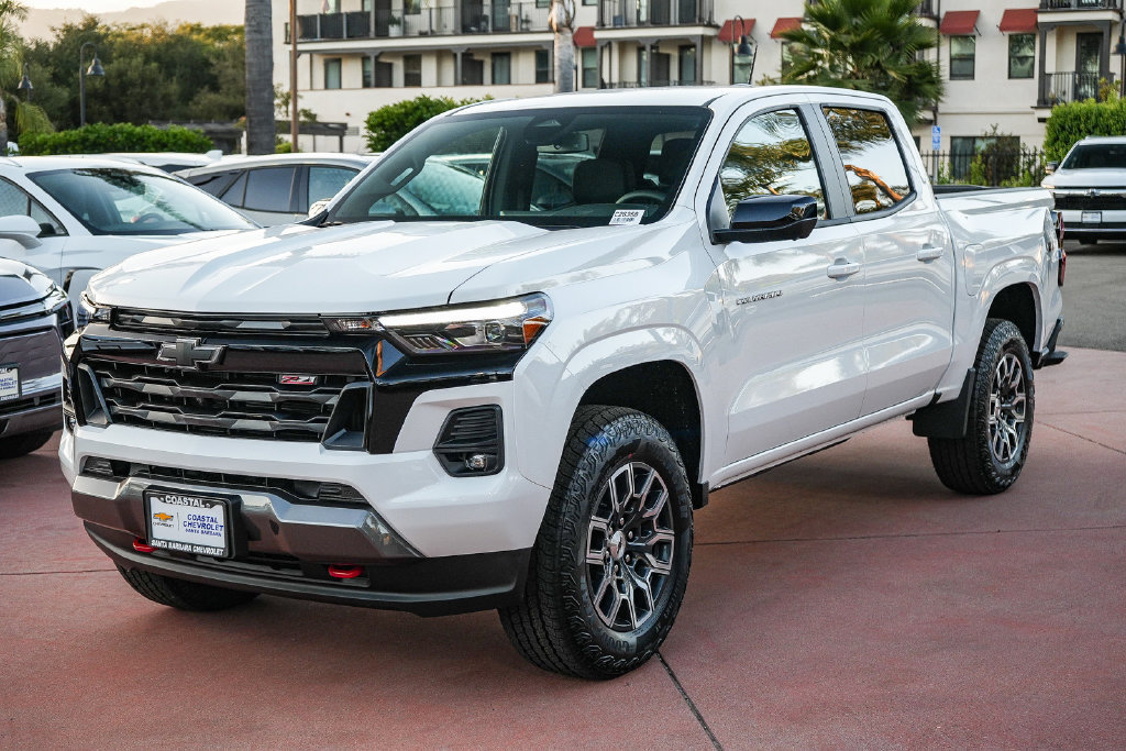 New 2026 Chevrolet Colorado Z71 w/ Technology Package AWD/4WD image 3