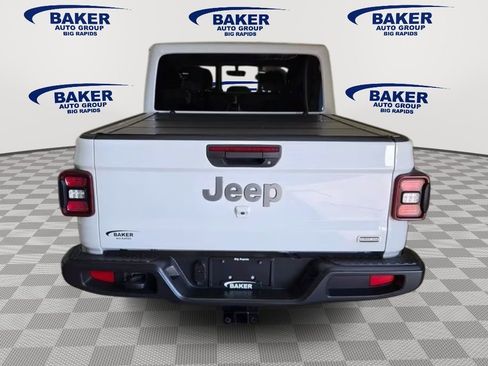 Used 2021 Jeep Gladiator Overland image 5