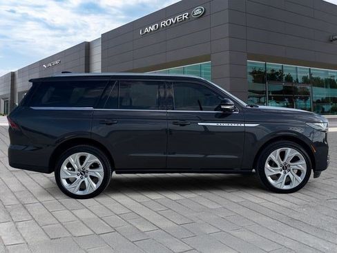 Used 2025 Lincoln Navigator Reserve AWD/4WD image 6