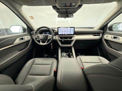 New 2026 Ford Explorer Active w/ Active Comfort Package image 3
