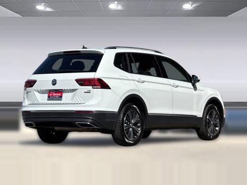 Used 2018 Volkswagen Tiguan SEL AWD/4WD image 8