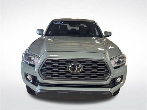 Certified 2022 Toyota Tacoma TRD Off-Road AWD/4WD image 8