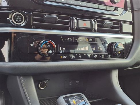 Certified 2024 Nissan Pathfinder SV image 7