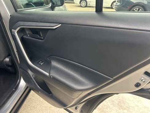 Used 2019 Toyota RAV4 LE image 31
