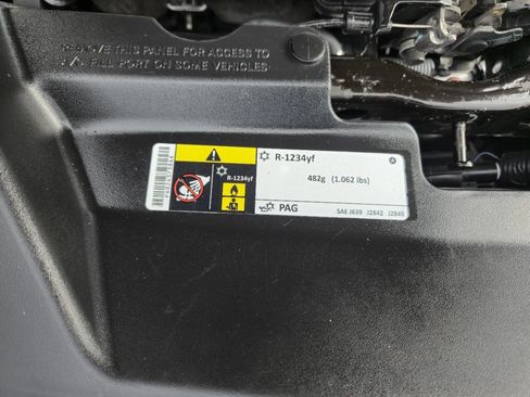 Used 2017 Jeep Cherokee Overland w/ Technology Group image 64