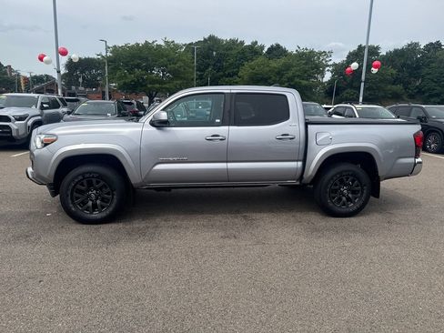 Used 2020 Toyota Tacoma SR5 AWD/4WD image 4