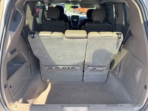 Used 2012 Chrysler Town & Country Touring-L w/ Premium Group FWD image 10