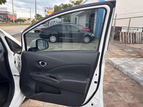 Used 2014 Nissan Versa Note SV image 21