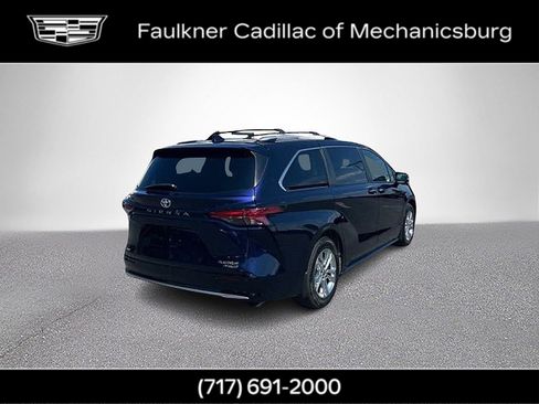 Used 2023 Toyota Sienna Platinum AWD/4WD image 5