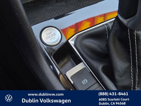 Certified 2023 Volkswagen Taos SE w/ Panoramic Sunroof Package image 18