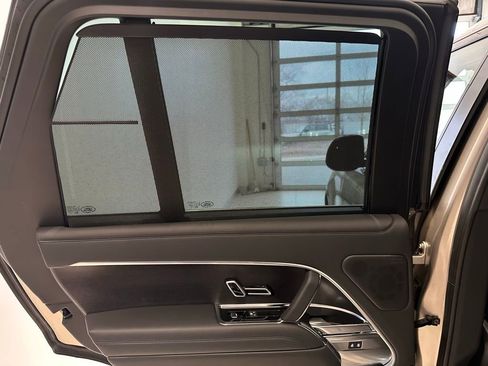 New 2025 Land Rover Range Rover SE image 27