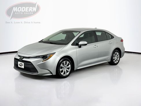 Used 2024 Toyota Corolla LE image 1