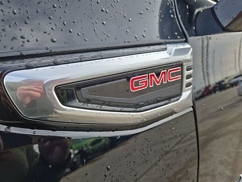 Used 2025 GMC Yukon Denali image 17