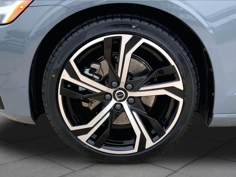 Used 2023 Volvo S60 B5 Core FWD image 11