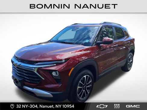 Used 2025 Chevrolet TrailBlazer LT w/ Driver Confidence Package image 1