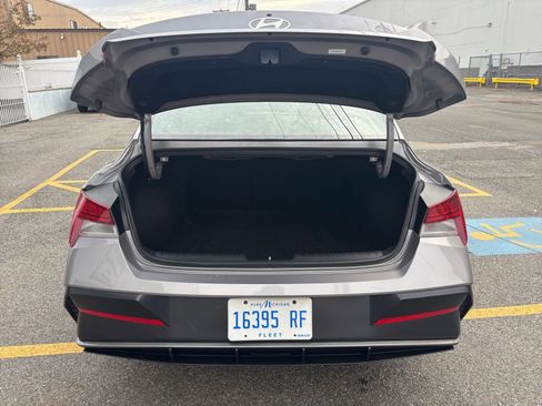 Used 2025 Hyundai Elantra SEL image 27