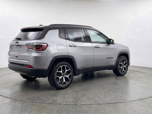 Used 2025 Jeep Compass Limited AWD/4WD image 9
