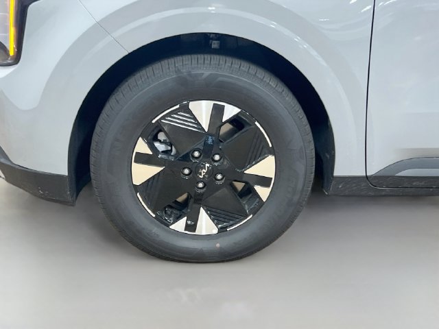 New 2027 Kia Carnival LXS FWD image 33