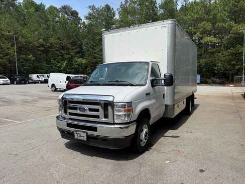 Used 2023 Ford E-450 and Econoline 450 Super Duty w/ Power Windows & Locks Group RWD image 8