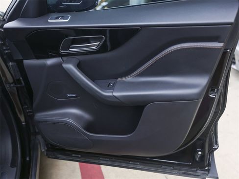 Used 2019 Jaguar F-PACE Prestige image 36