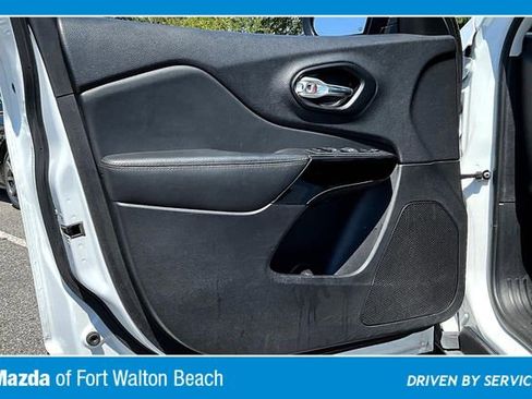 Used 2023 Jeep Cherokee Altitude Lux image 17