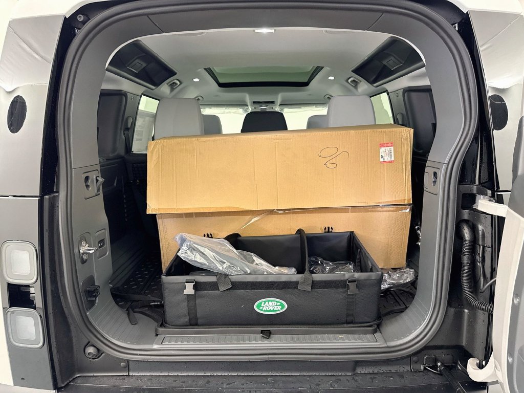 New 2026 Land Rover Defender 110 X-Dynamic SE AWD/4WD image 27