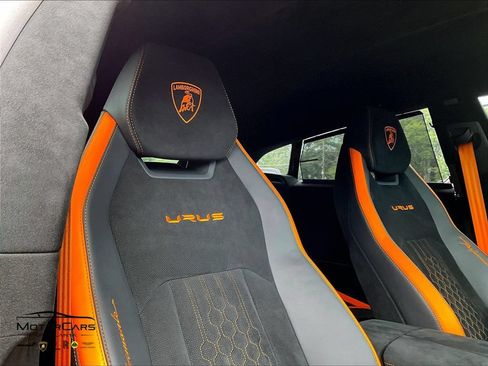 Used 2023 Lamborghini Urus Performante AWD/4WD image 28