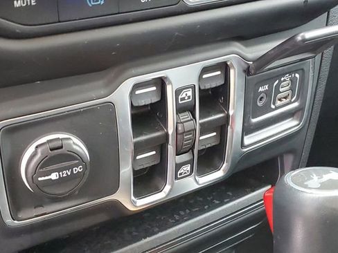 Used 2023 Jeep Wrangler Unlimited Sahara w/ Cold Weather Group image 17