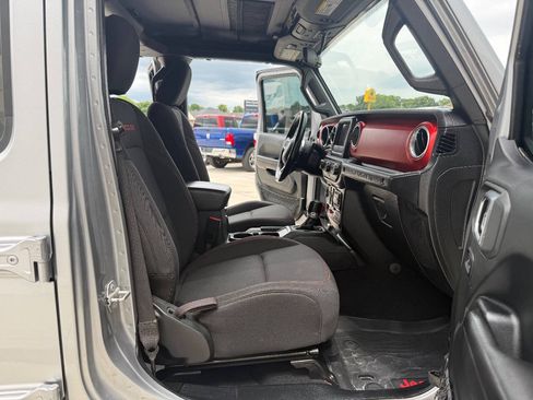 Used 2018 Jeep Wrangler Unlimited Rubicon w/ Dual Top Group AWD/4WD image 19