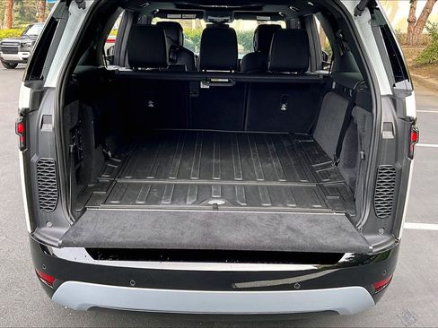 New 2026 Land Rover Discovery Limited Edition image 12
