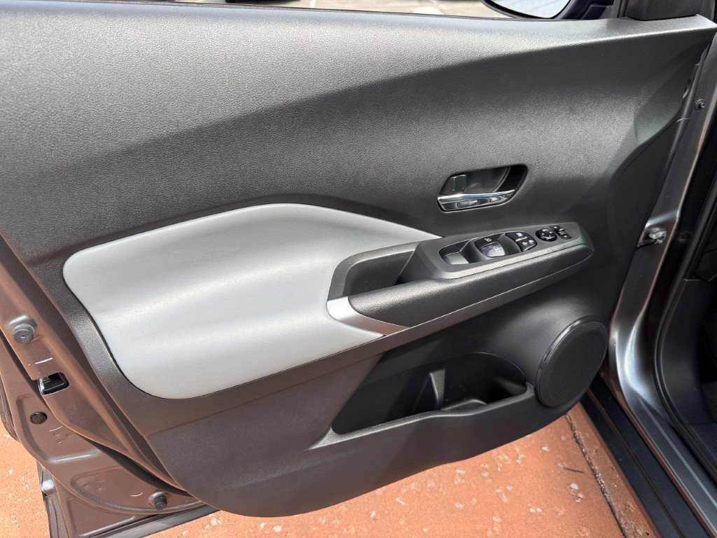 Used 2023 Nissan Kicks SR w/ SR Premium Package FWD image 9