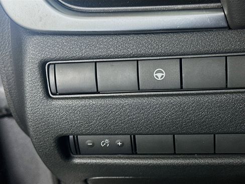 Used 2023 Nissan Rogue SV image 17