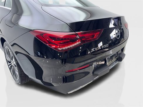 Used 2023 Mercedes-Benz CLA 250 4MATIC w/ Premium Package image 19