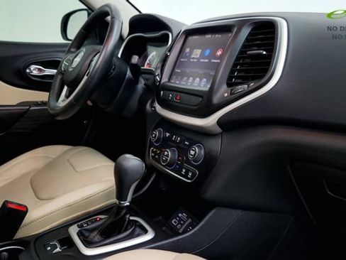 Used 2016 Jeep Cherokee Limited w/ Luxury Group FWD image 34