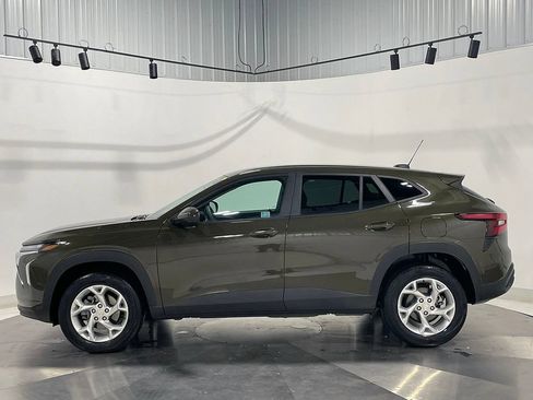 Used 2024 Chevrolet Trax LS w/ LS Convenience Package FWD image 14
