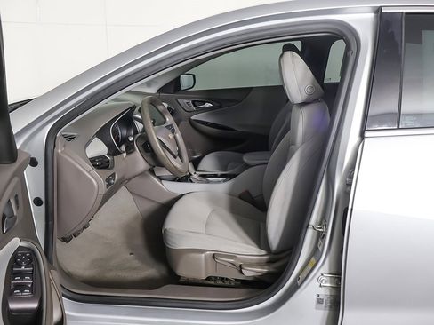 Used 2020 Chevrolet Malibu LS image 25