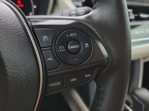 Used 2024 Toyota Corolla Cross XLE image 13