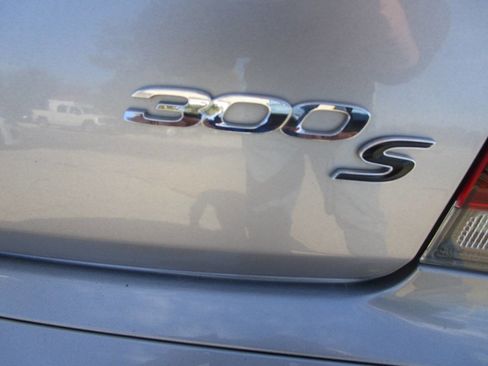 Used 2018 Chrysler 300 S w/ 300S Premium Group image 21