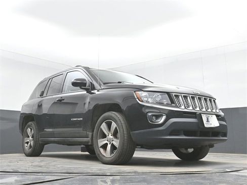 Used 2016 Jeep Compass High Altitude image 27