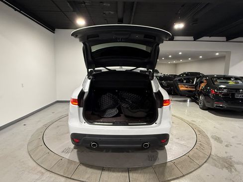 Used 2019 Jaguar F-PACE Prestige image 18