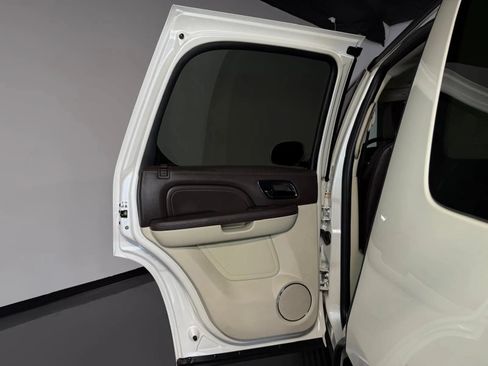 Used 2014 Cadillac Escalade Platinum AWD/4WD image 19