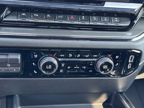 Used 2022 Chevrolet Silverado 1500 ZR2 w/ Technology Package AWD/4WD image 18