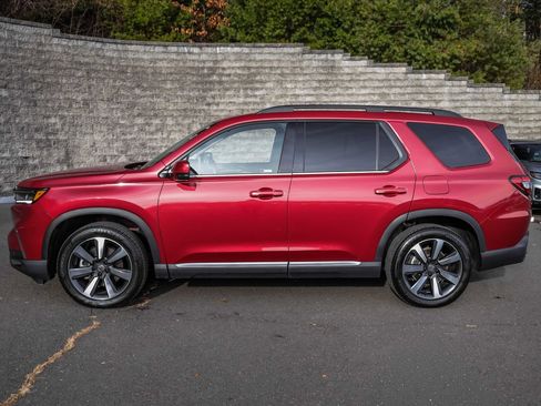 Used 2025 Honda Pilot Touring image 9