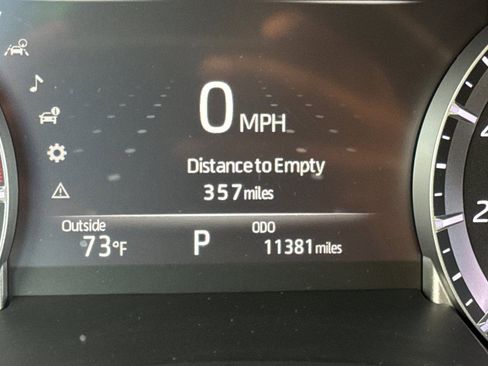 Certified 2024 Toyota Highlander XLE FWD image 3