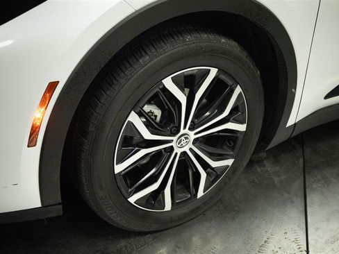 Used 2025 Toyota Crown w/ Carpet Mat Package (TMS) image 4